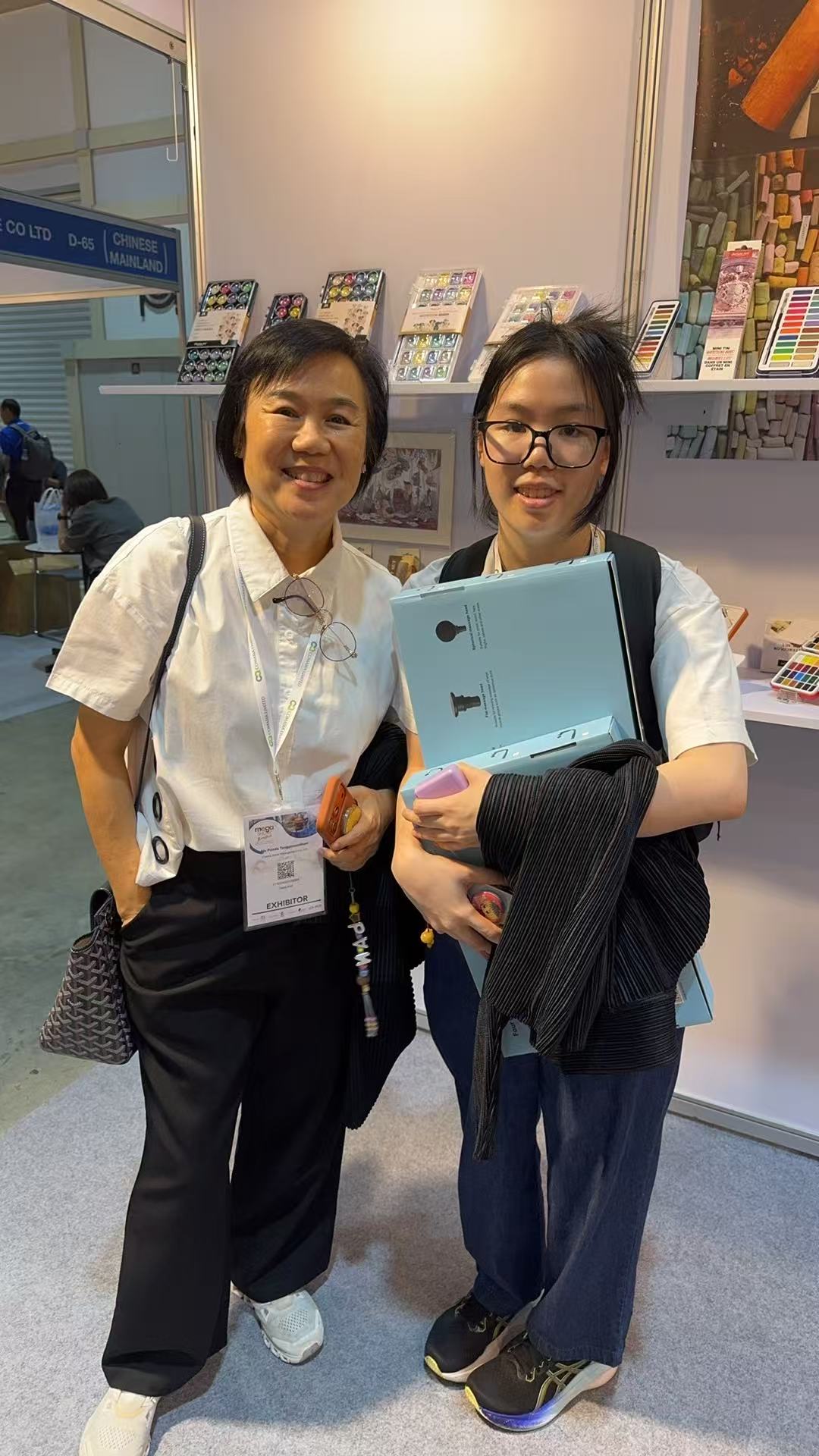 Artistcolorfun Founder with Global Art Supply Client at MEGA SHOW Bangkok 2026 - 05