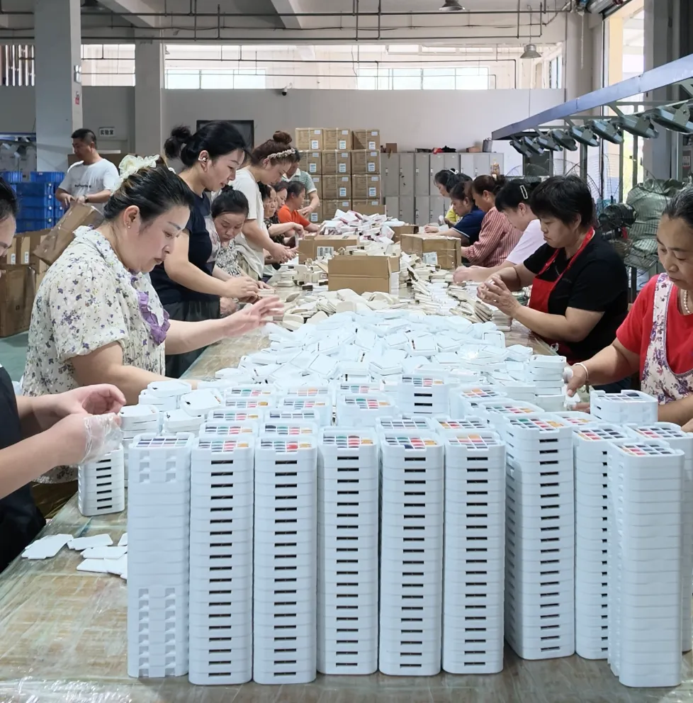 Bulk packaging workshop at our art supplier factory for worldwide ocean freight